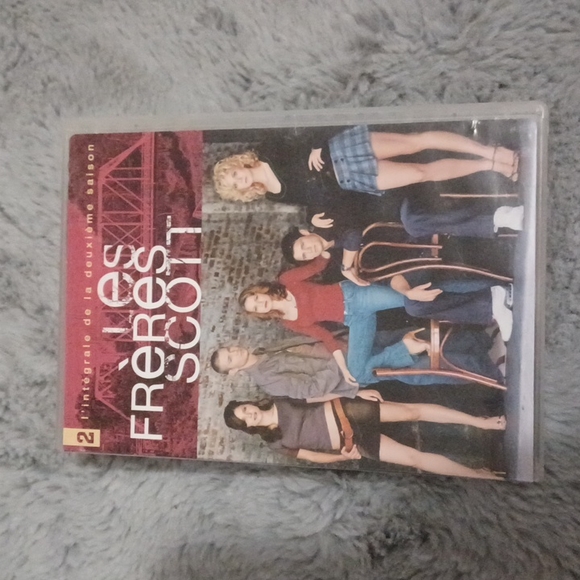 One Tree Hill / Les Frères Scott season 2 - Picture 1 of 2